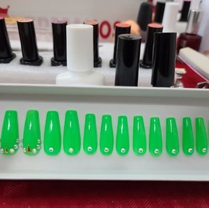 Costum made press on nails